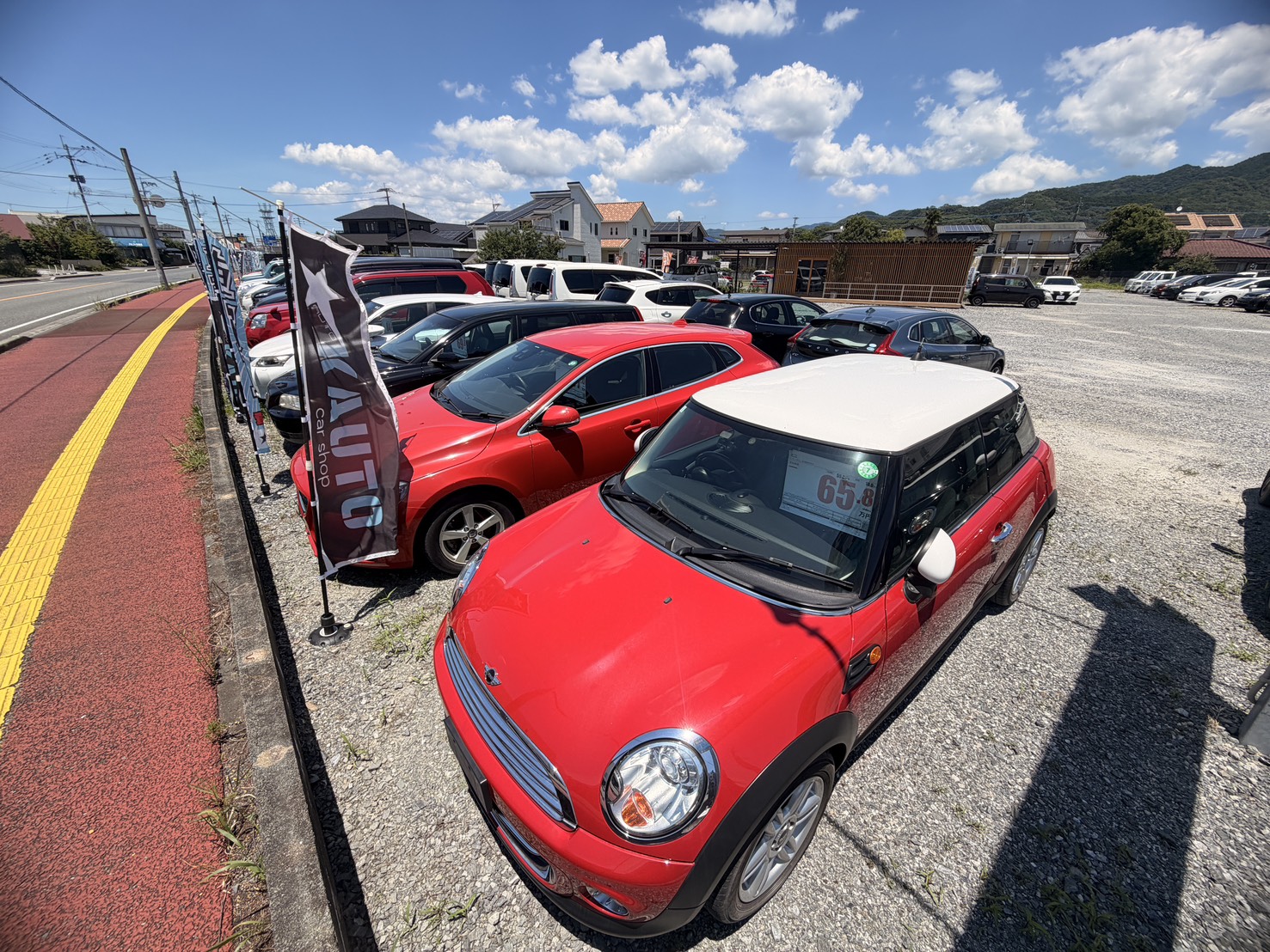中古車販売展示場の写真